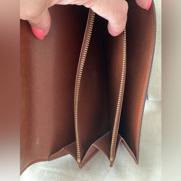 LOUIS VUITTON Vintage Sarah Wallet⭐️W/COA✨I will include a VERSACE Dust bag⭐️ - Picture 9 of 13